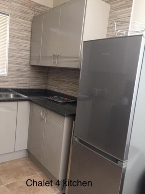 פאלאבורווה Impala Chalets מראה חיצוני תמונה