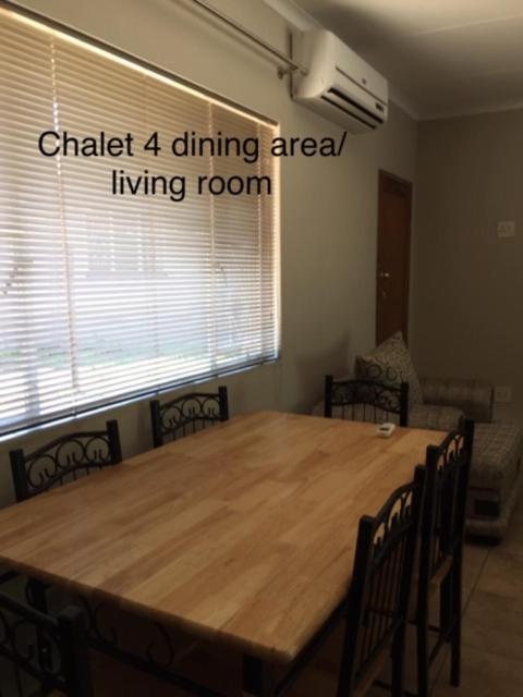 פאלאבורווה Impala Chalets מראה חיצוני תמונה